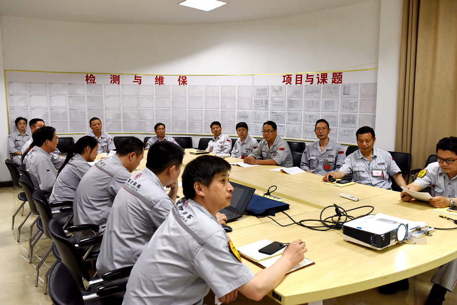 C:\Users\liangxq\Desktop\“三個(gè)報(bào)告”剛露面，鍛造廠員工為何討論的既熱烈又激烈？\鍛造廠分組討論公司黨代會(huì)報(bào)告現(xiàn)場(chǎng)7.jpg